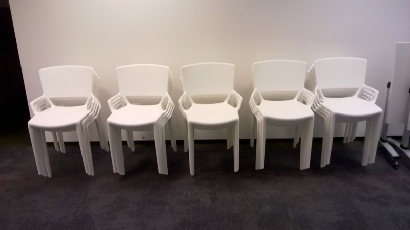 Fichier:Chaises empilables.png